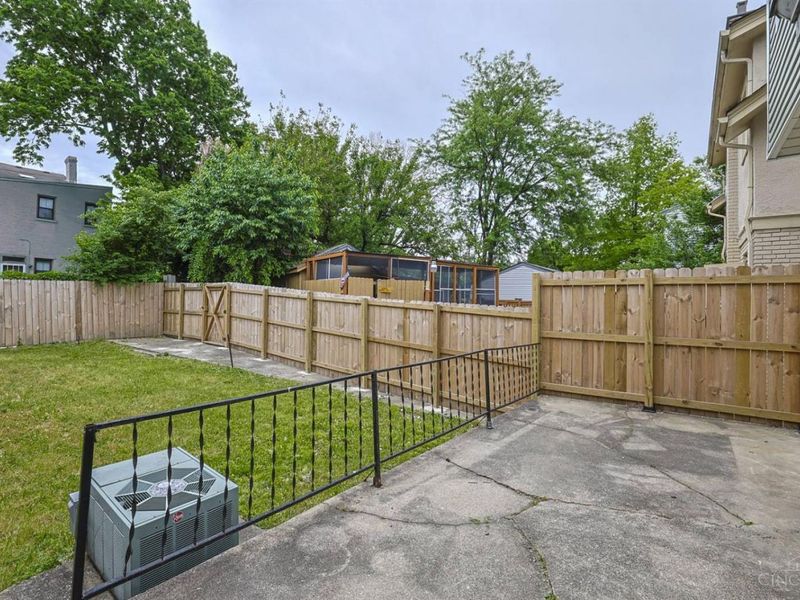 2956 Henshaw Avenue, Cincinnati, OH 45225 Photo 27
