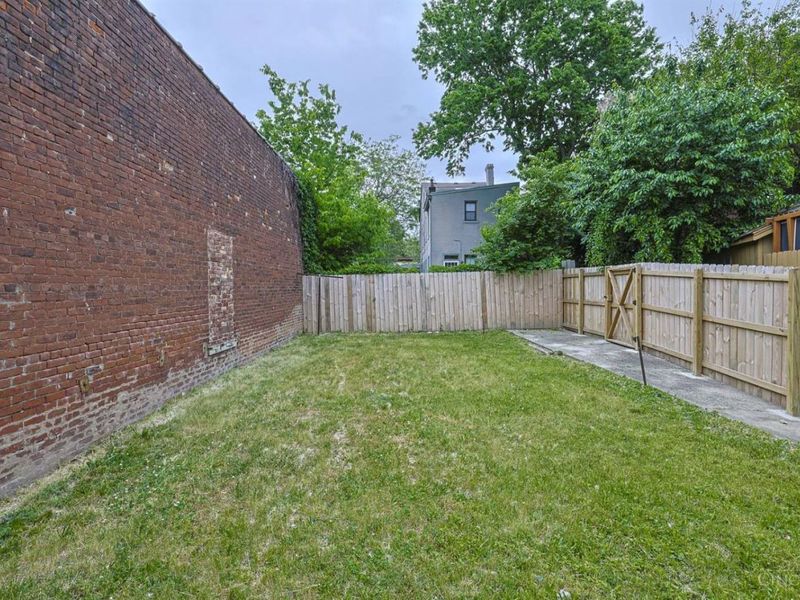 2956 Henshaw Avenue, Cincinnati, OH 45225 Photo 28