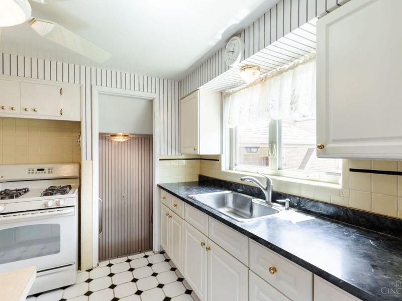 7808 Colton Lane, Deer Park, OH 45236 Photo 9