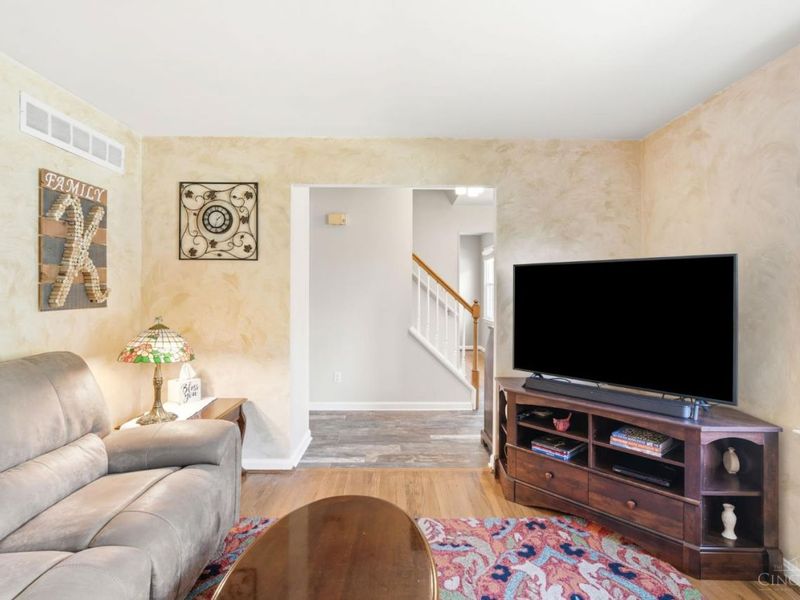 2072 Endovalley Drive, Anderson Twp, OH 45244 Photo 8