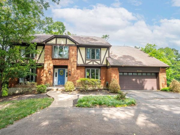 9018 Winthrop Drive, Montgomery, OH 45249