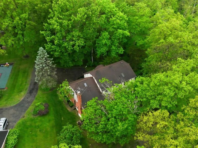 9018 Winthrop Drive, Montgomery, OH 45249 Photo 2