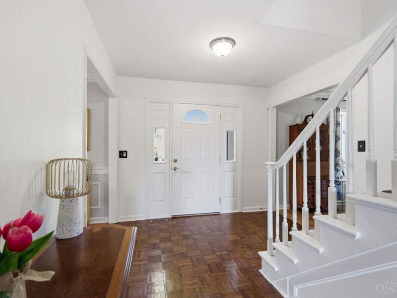 9018 Winthrop Drive, Montgomery, OH 45249 Photo 3