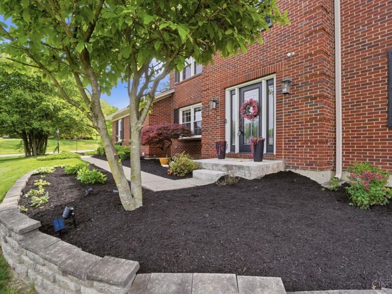 7301 Walnut Creek Drive, West Chester, OH 45069 Photo 3