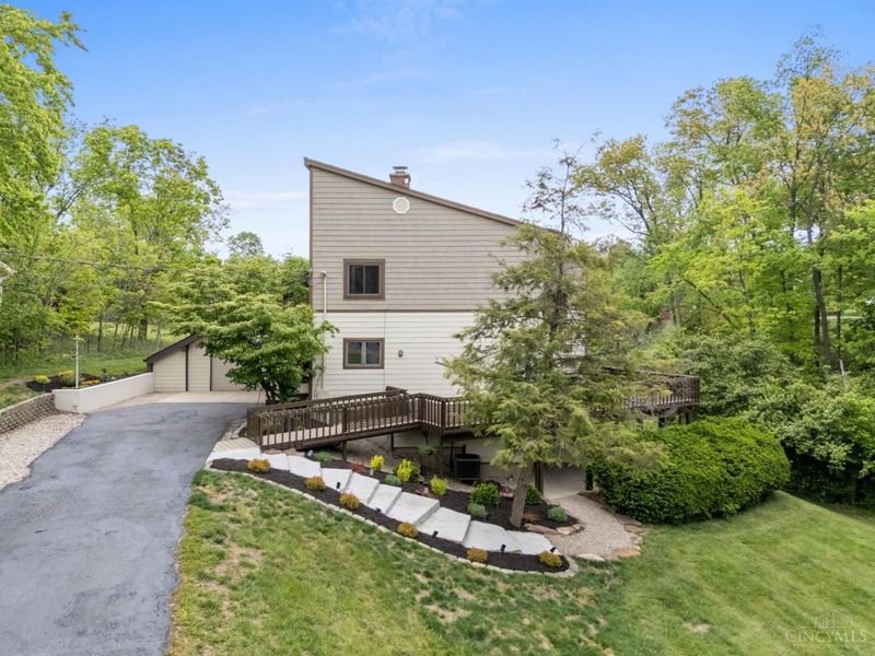 7652 Terraqua Drive, West Chester, OH 45241 Photo 2