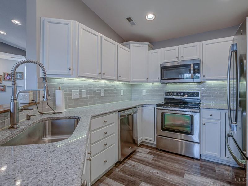 7629 Skyview Circle, Green Township, OH 45248 Photo 10