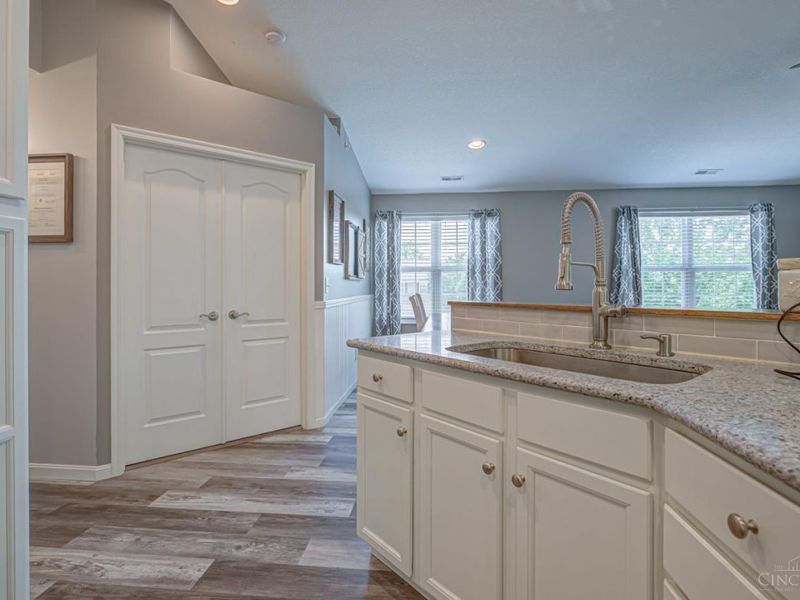 7629 Skyview Circle, Green Township, OH 45248 Photo 12