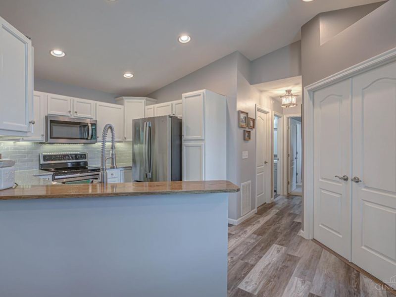 7629 Skyview Circle, Green Township, OH 45248 Photo 8