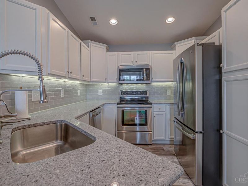 7629 Skyview Circle, Green Township, OH 45248 Photo 9