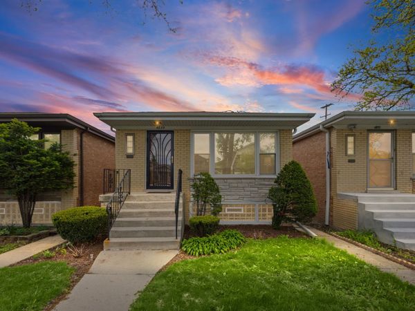 4855 W Gunnison Street , Chicago, IL 60630