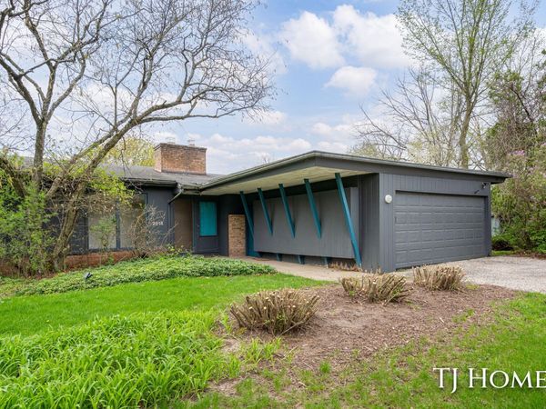 2914 Cascade Road SE, Grand Rapids, MI 49506