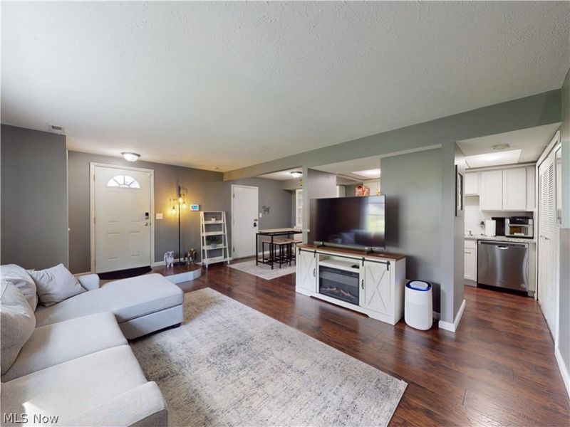 8005 Independence Drive , Unit C, Mentor, OH 44060 Photo 3
