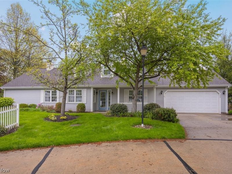 390 Vista Lane , Aurora, OH 44202 Photo 1