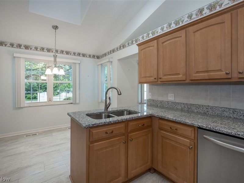 390 Vista Lane , Aurora, OH 44202 Photo 9