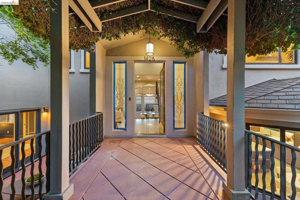 1426 Grand View Dr, Berkeley, CA 94705 Main Photo