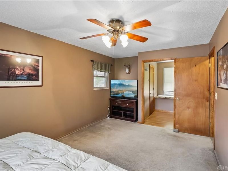 8653 Twincreek Drive, Franklin, OH 45005 Photo 17