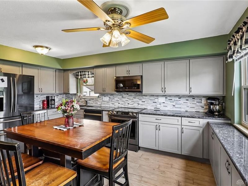 8653 Twincreek Drive, Franklin, OH 45005 Photo 6