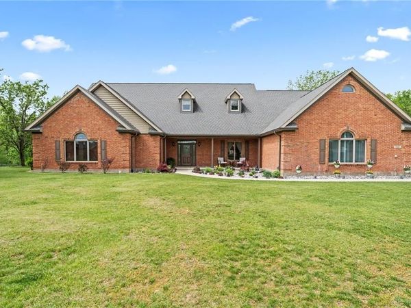 1537 Meadowlands Drive, Fairborn, OH 45324