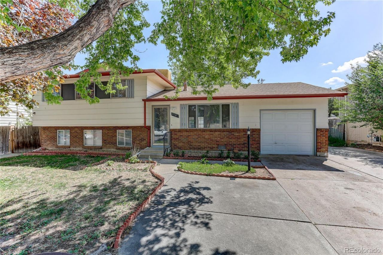 710 S Macon Way, Aurora, CO 80012 Main Photo
