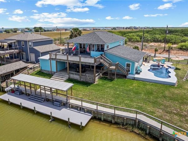 792 County Road 306 Road, Port Lavaca, TX 77979