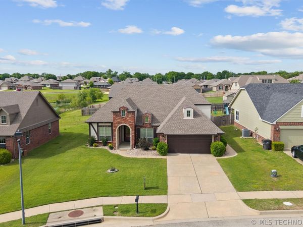 3202 Stonewall Drive, Bartlesville, OK 74006