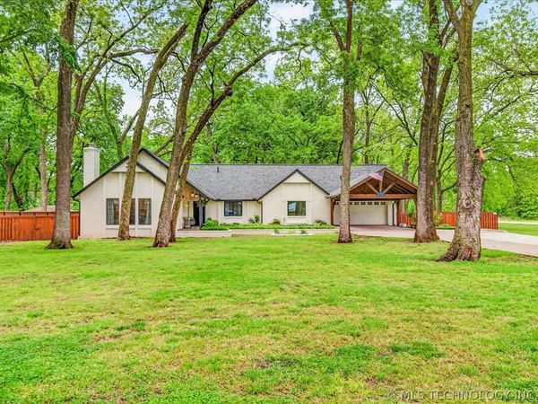 2301 Camden Court, Bartlesville, OK 74006