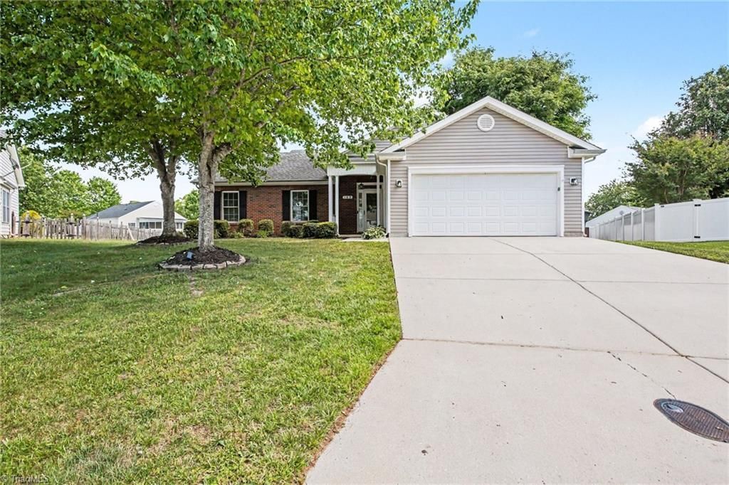 189 Picardy Court, Kernersville, NC 27284 Main Photo