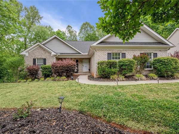 7704 Perthshire Drive, Oak Ridge, NC 27310