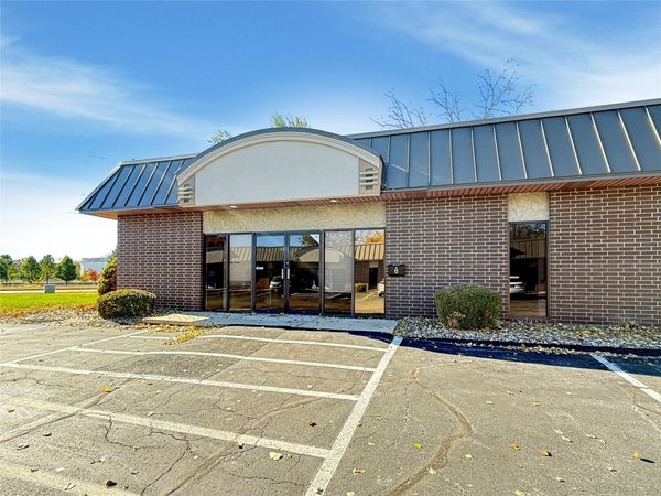 8365 University Boulevard , Unit A, Clive, IA 50325