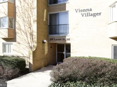200 LOCUST STREET SE , Unit 400, VIENNA, VA 22180