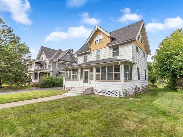 1437 Englewood Avenue , Saint Paul, MN 55104