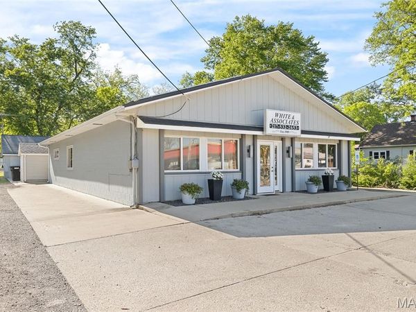 1122 Vandalia Road , Hillsboro, IL 62049