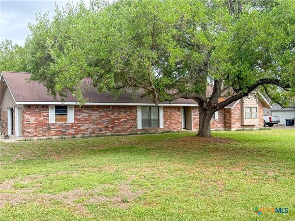 301 Simpson Road , Victoria, TX 77904