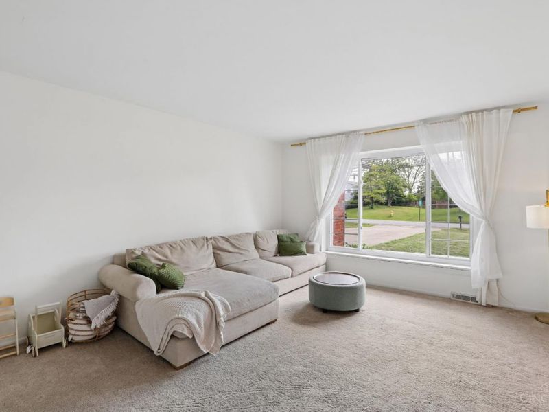 8049 Shade Tree Drive, West Chester, OH 45069 Photo 5