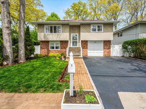 27 Stuyvesant Street , Huntington, NY 11743