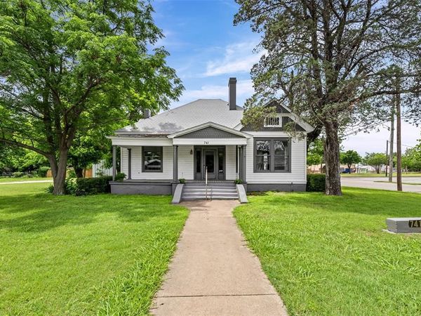 741 N Anglin Street, Cleburne, TX 76033