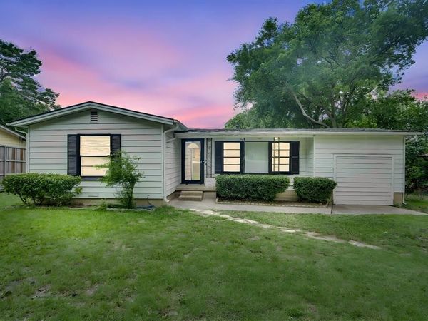 207 N Lyndalyn Avenue, DeSoto, TX 75115