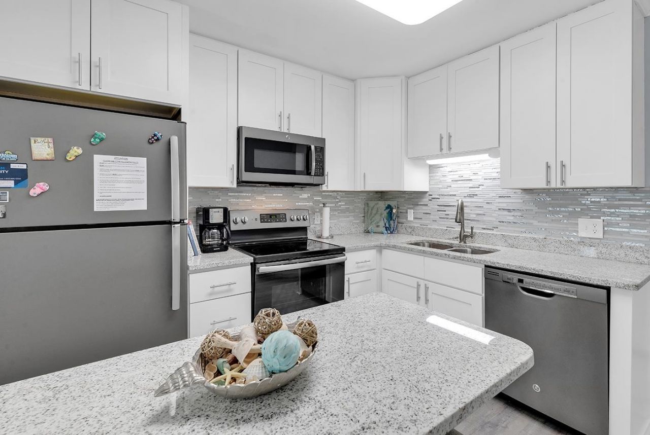 5601 N Ocean Blvd.  Photo 5