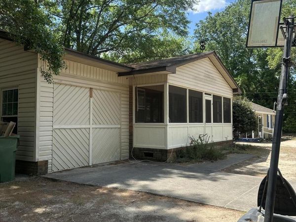 109 W Chestnut Street , Maxton, NC 28364