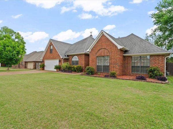 1320 WOLF LAIR DR, Collierville, TN 38017