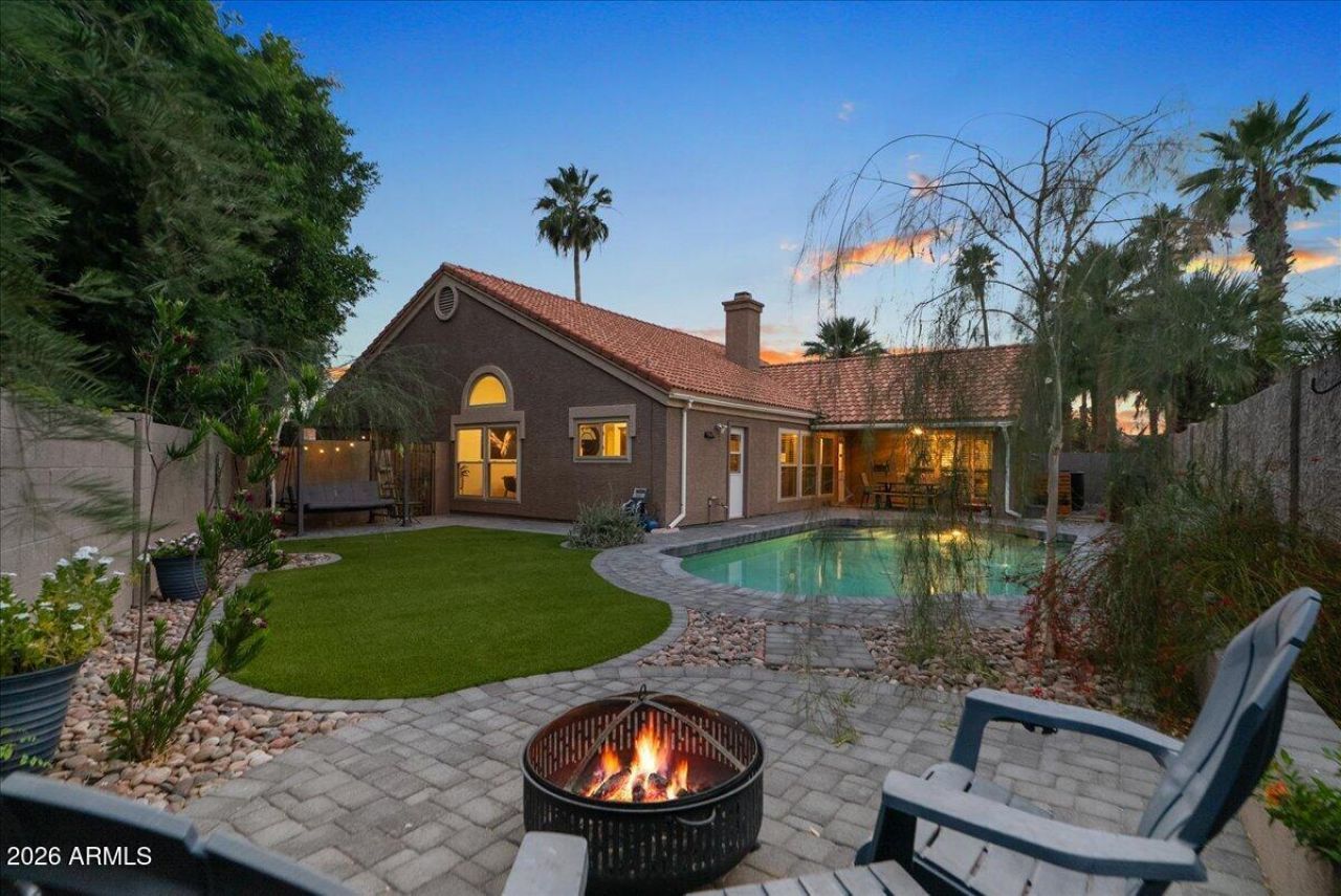 3910 E Hiddenview Drive, Phoenix, AZ 85048 Main Photo