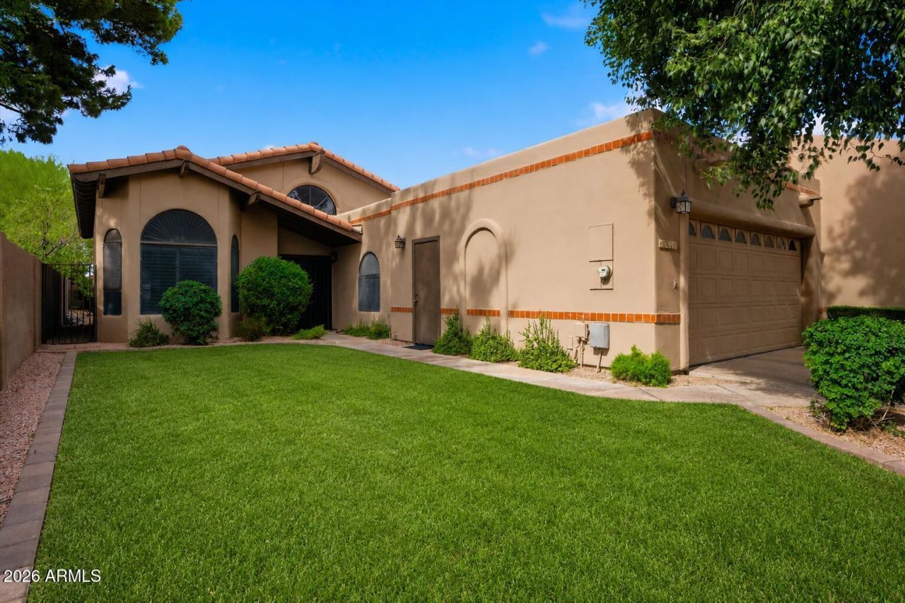 4036 E Lupine Avenue, Phoenix, AZ 85028 Main Photo