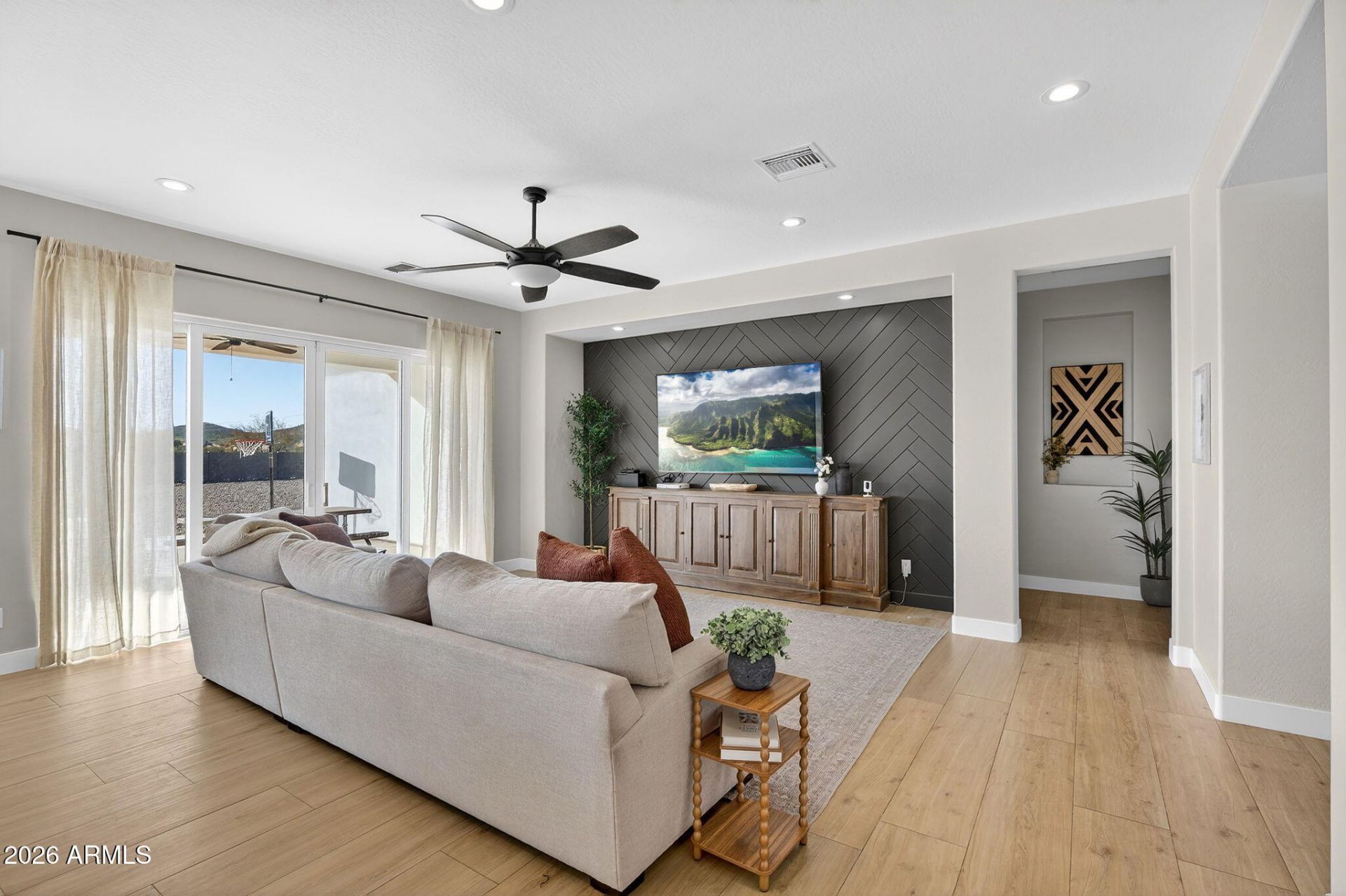 629 W Cloud Road, Phoenix, AZ 85086 Main Photo