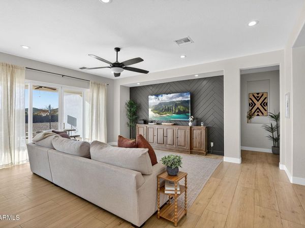 629 W CLOUD Road, Phoenix, AZ 85086