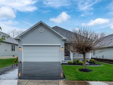 32 Hickory Grove Lane, Buffalo, NY 14227