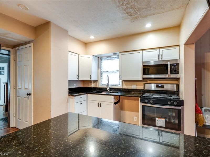1026 Collinwood Avenue , Akron, OH 44310 Photo 7