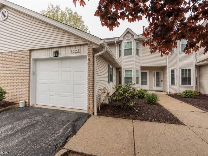 16457 Emerald Point , Middleburg Heights, OH 44130 Photo 1