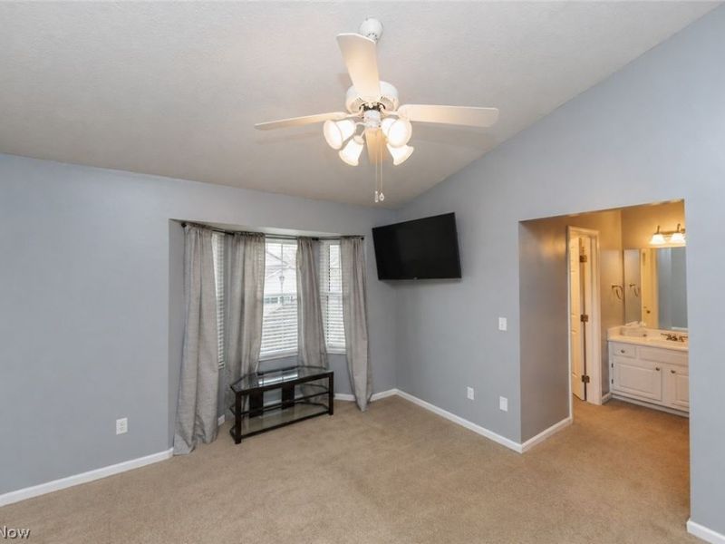 16457 Emerald Point , Middleburg Heights, OH 44130 Photo 12