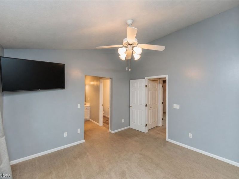 16457 Emerald Point , Middleburg Heights, OH 44130 Photo 13