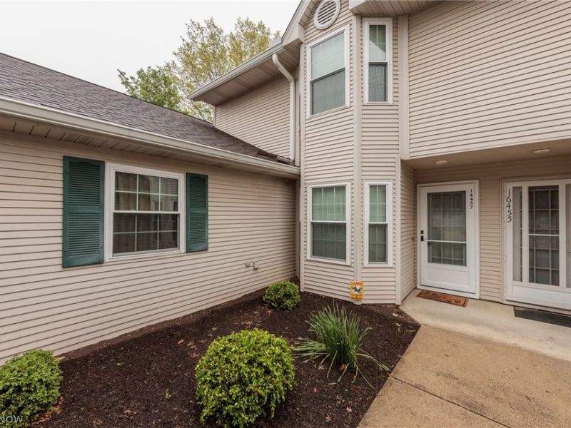16457 Emerald Point , Middleburg Heights, OH 44130 Photo 2